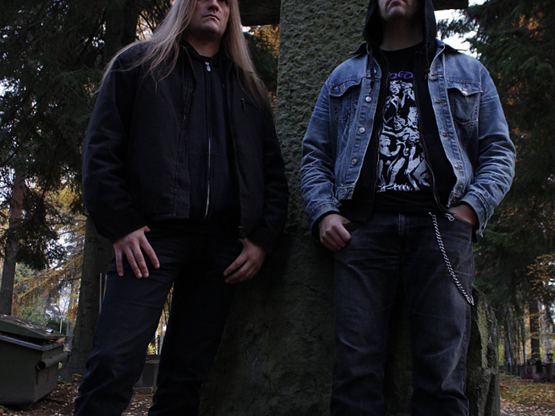 HOODED MENACE Photo